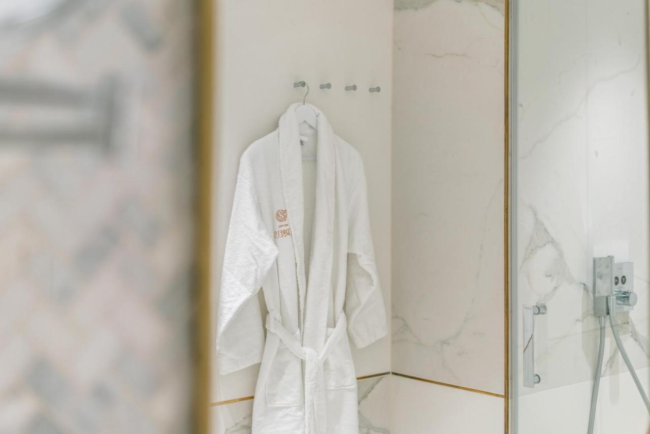 Hotel Ferreus Modern Art Deco Krakow Exterior photo A bathrobe