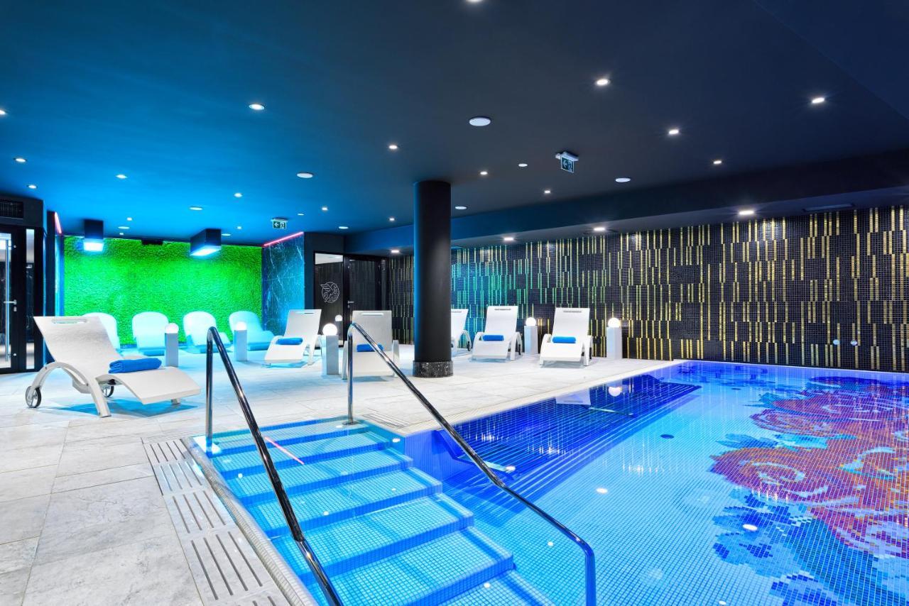 Hotel Ferreus Modern Art Deco Krakow Exterior photo The swimming pool at the hotel