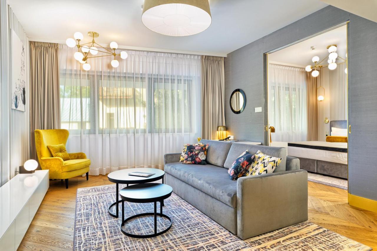 Hotel Ferreus Modern Art Deco Krakow Exterior photo A living room in a modern apartment