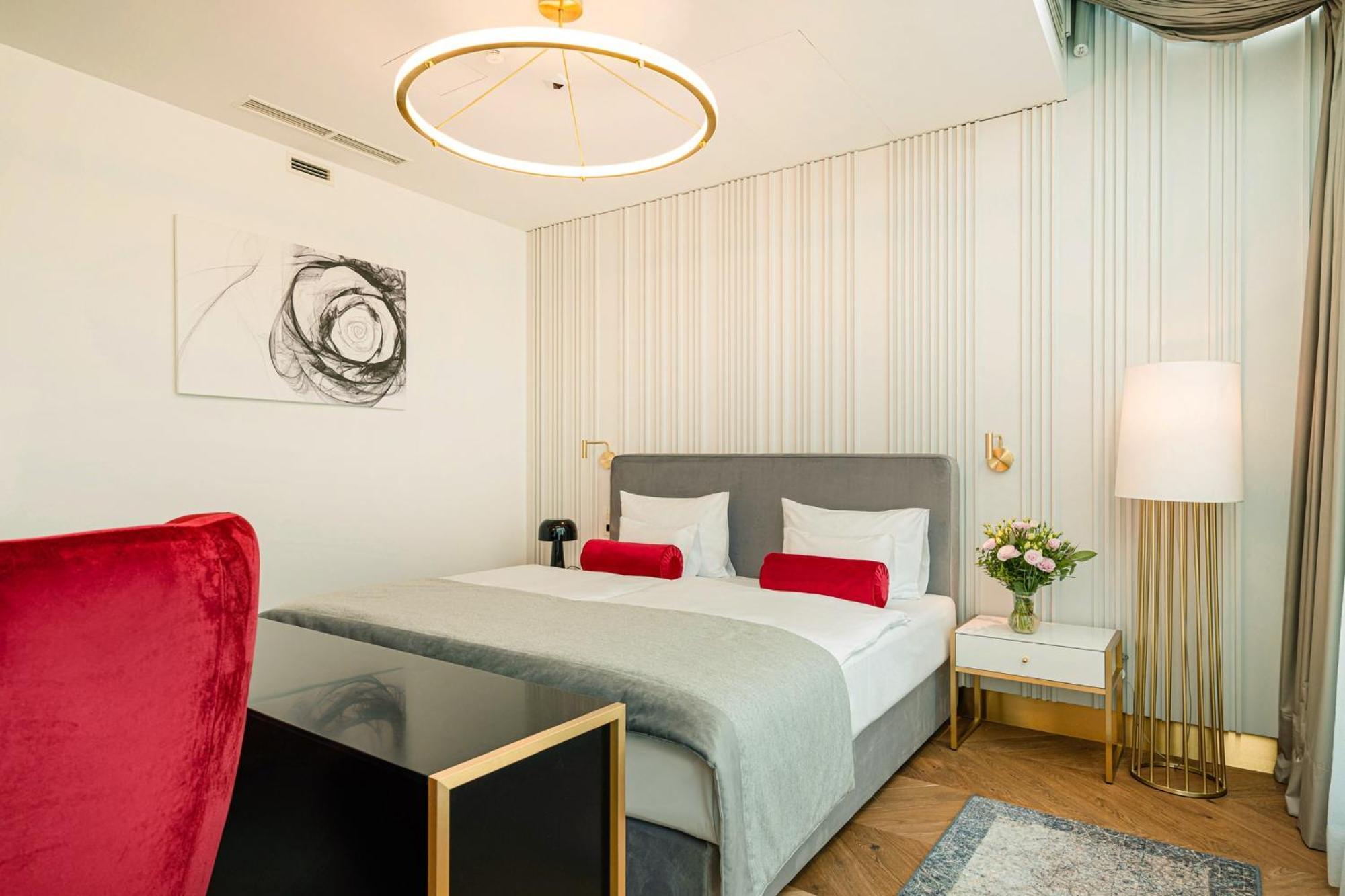 Hotel Ferreus Modern Art Deco Krakow Exterior photo A bedroom at the hotel