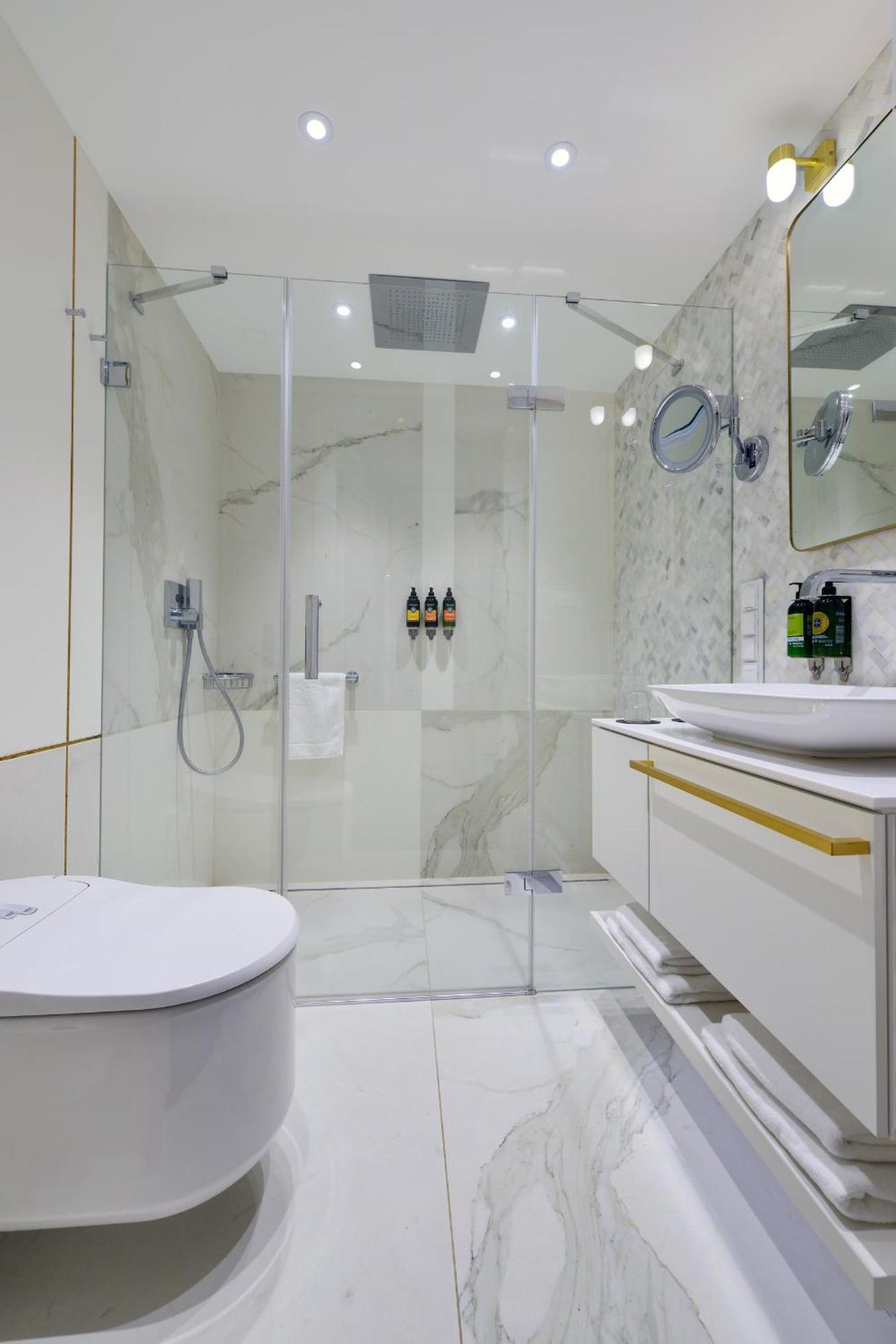 Hotel Ferreus Modern Art Deco Krakow Exterior photo A shower enclosure